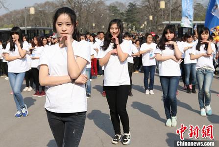 女子自称算命大师可帮